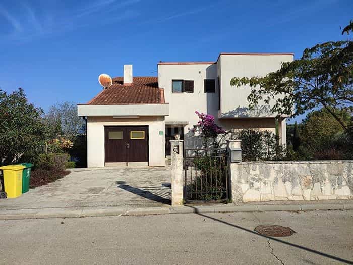 House in Sikici, Istarska Zupanija 12396037