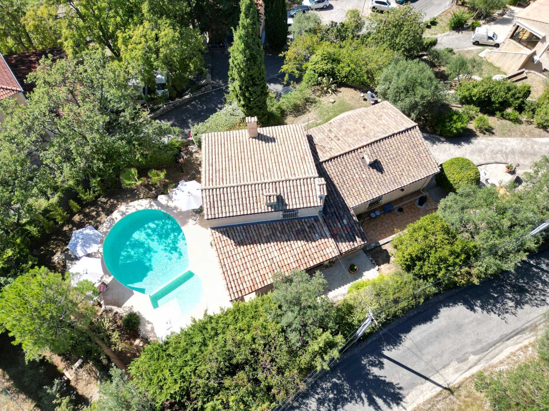 rumah dalam Seillans, Provence-Alpes-Côte d'Azur 12397001