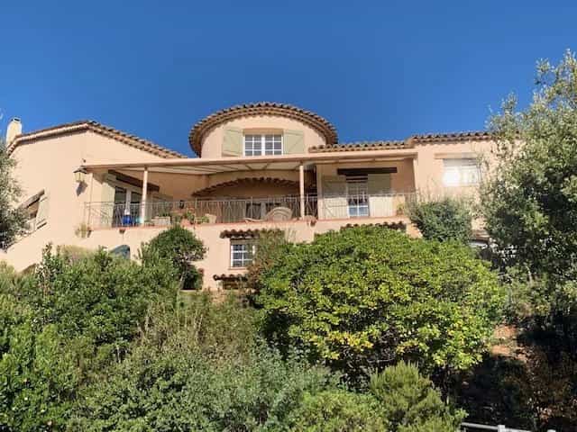 Hus i Montauroux, Provence-Alpes-Cote d'Azur 12397025