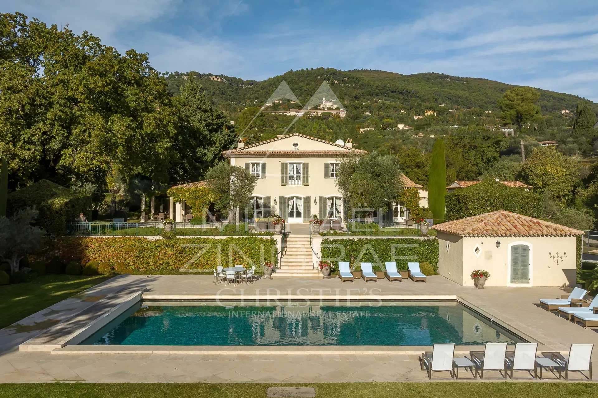 Talo sisään Grasse, Provence-Alpes-Cote d'Azur 12397729