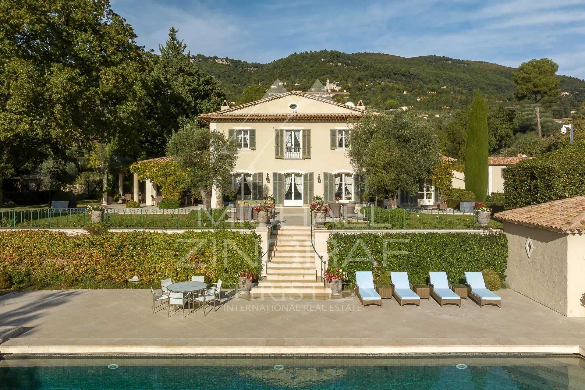 Talo sisään Grasse, Provence-Alpes-Cote d'Azur 12397729