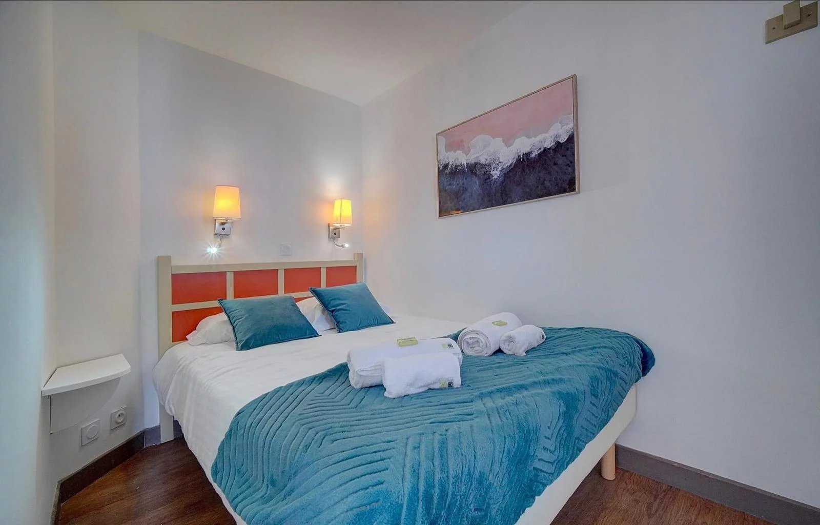 Condominium in La Bocca, Provence-Alpes-Cote d'Azur 12397739