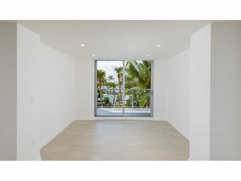 Condominium in Miami Beach, Florida 12398034
