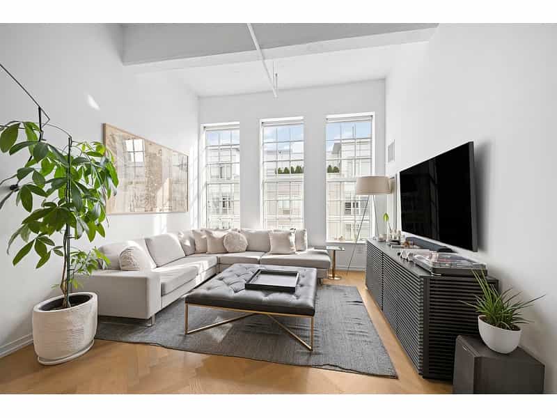 Condominium in , New York 12398038
