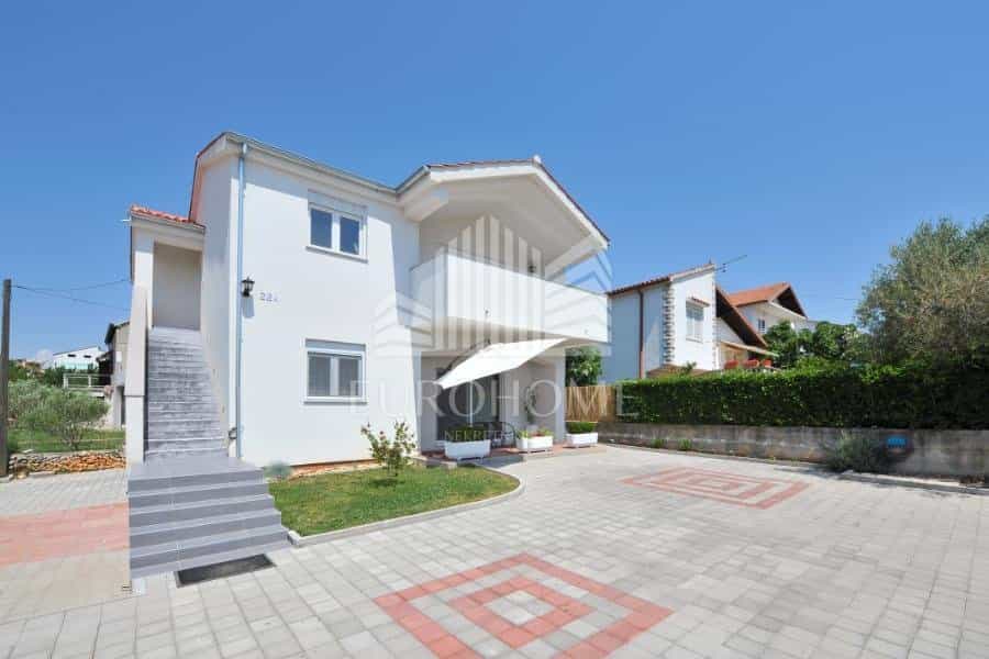 Eigentumswohnung im Zadar, Zadar County 12398710
