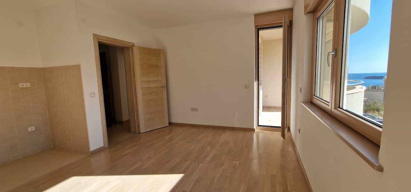 Condominium in Budva, Budva Municipality 12398719