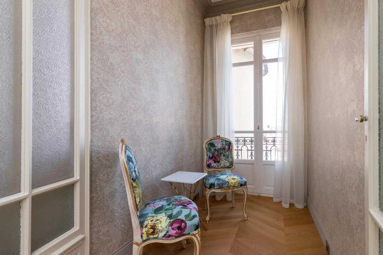 公寓 在 Nice, Provence-Alpes-Côte d'Azur 12399362