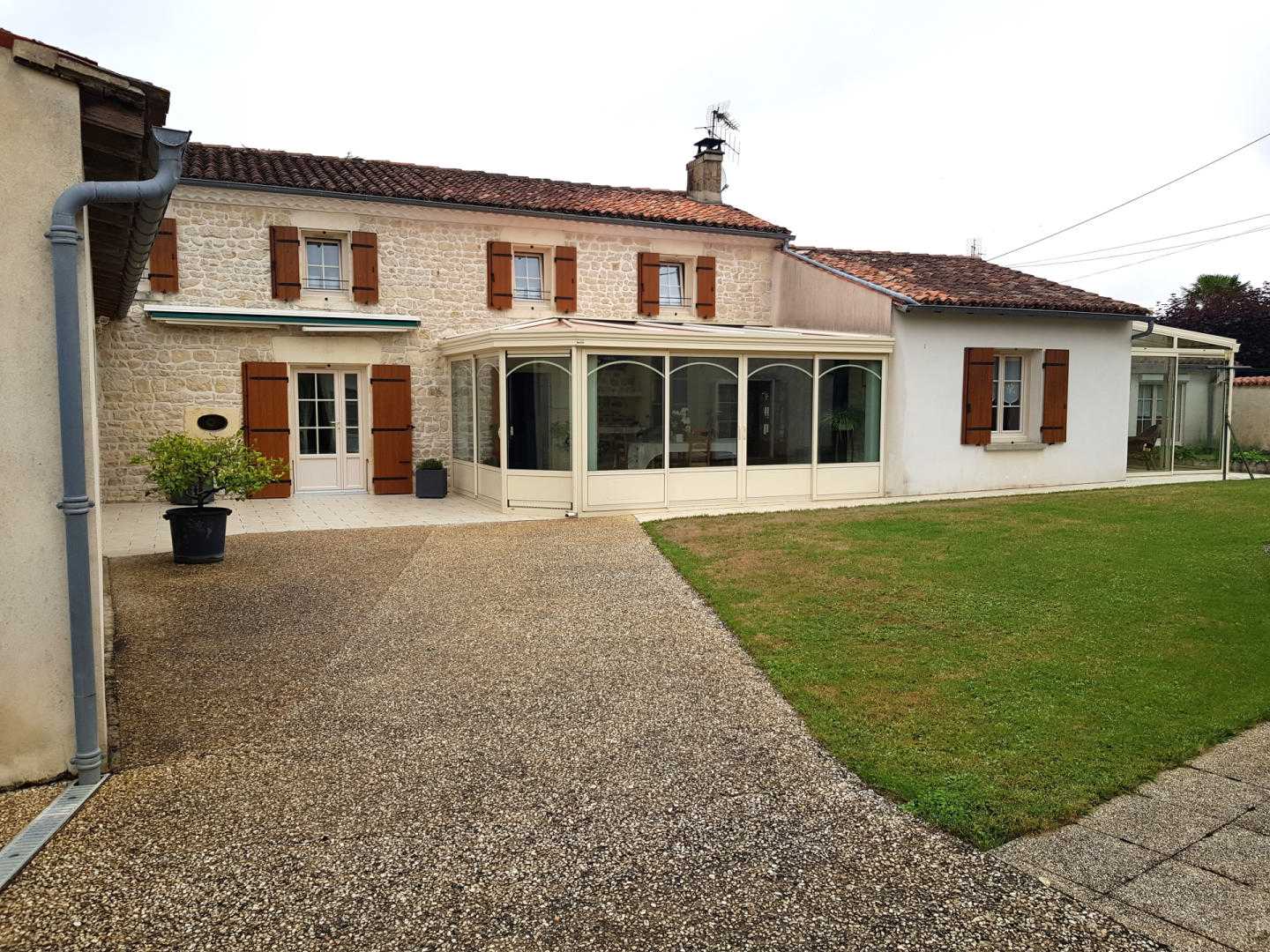 بيت في Mazeray, Nouvelle-Aquitaine 12399677