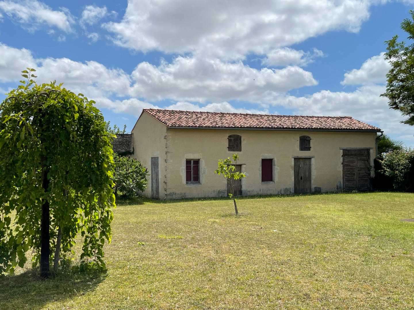 मकान में Saint-Savinien, Nouvelle-Aquitaine 12399683