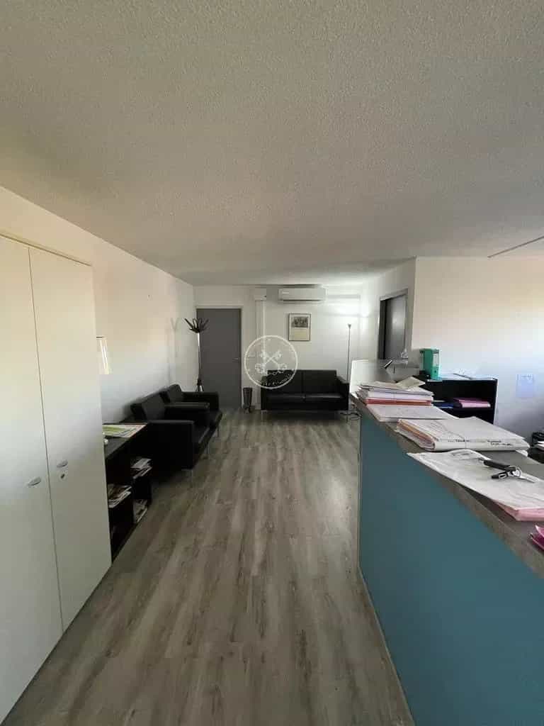 Office in Frejus, Provence-Alpes-Cote d'Azur 12400170
