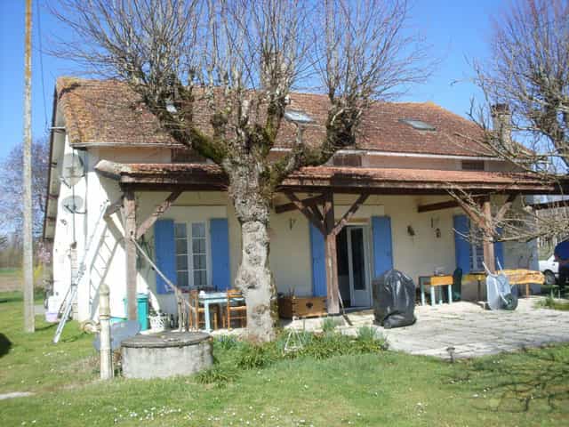 Будинок в Castillonnès, Nouvelle-Aquitaine 12401657