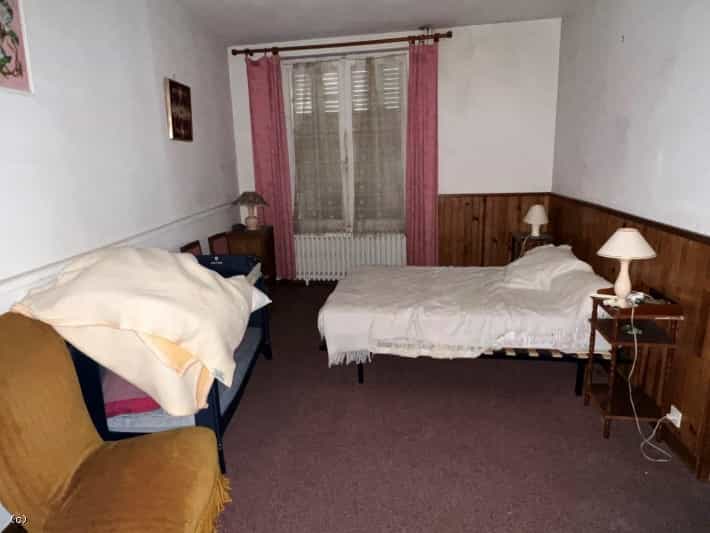 公寓 在 Civray, Nouvelle-Aquitaine 12401667