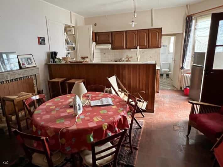 公寓 在 Civray, Nouvelle-Aquitaine 12401667