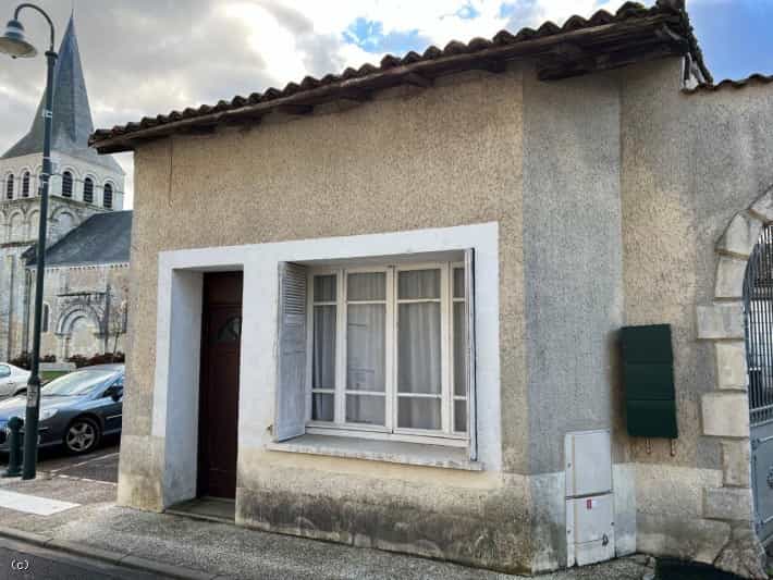 Condominium in Civray, Nouvelle-Aquitaine 12401667