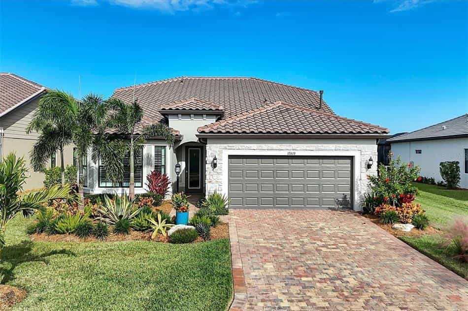 House in Lakewood Ranch, Florida 12402062