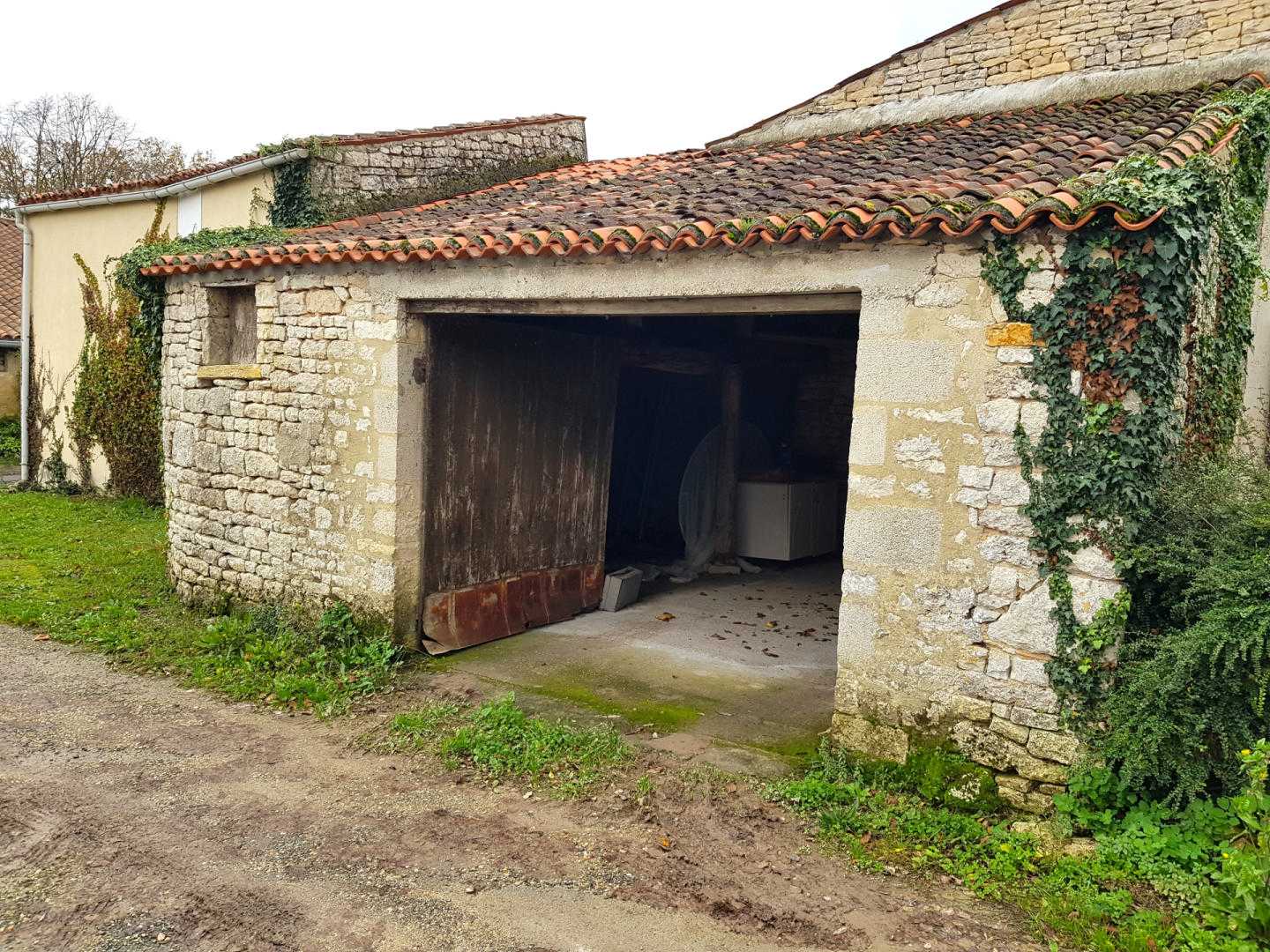 House in Aulnay, Nouvelle-Aquitaine 12402305