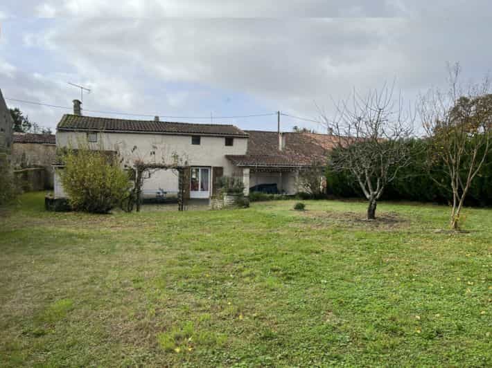 بيت في Grandjean, Nouvelle-Aquitaine 12402309