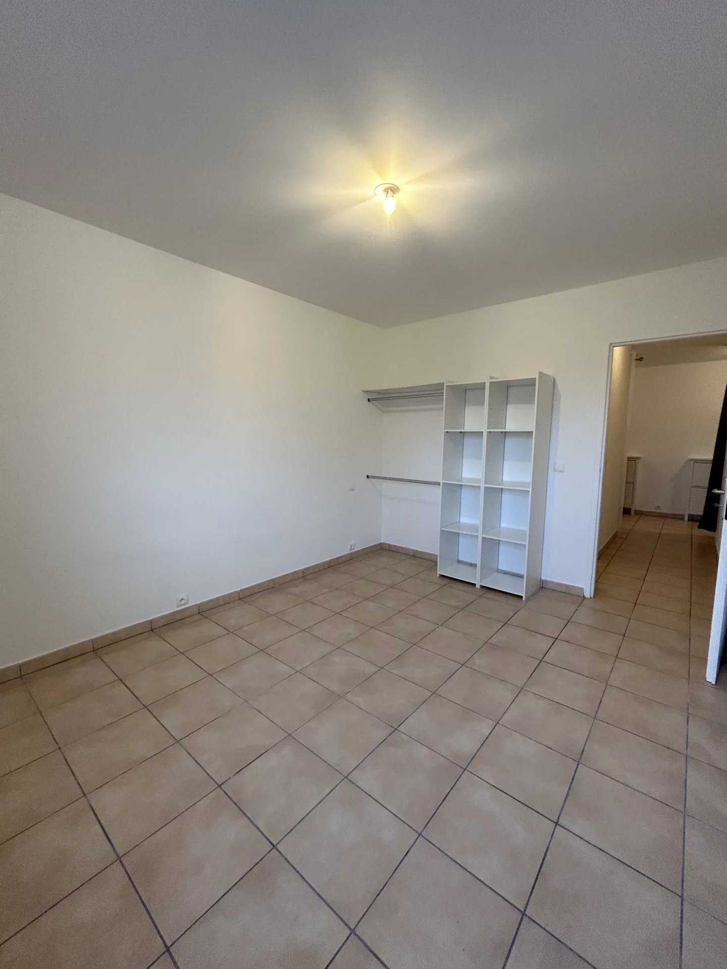 公寓 在 Montélimar, Drôme 12402871