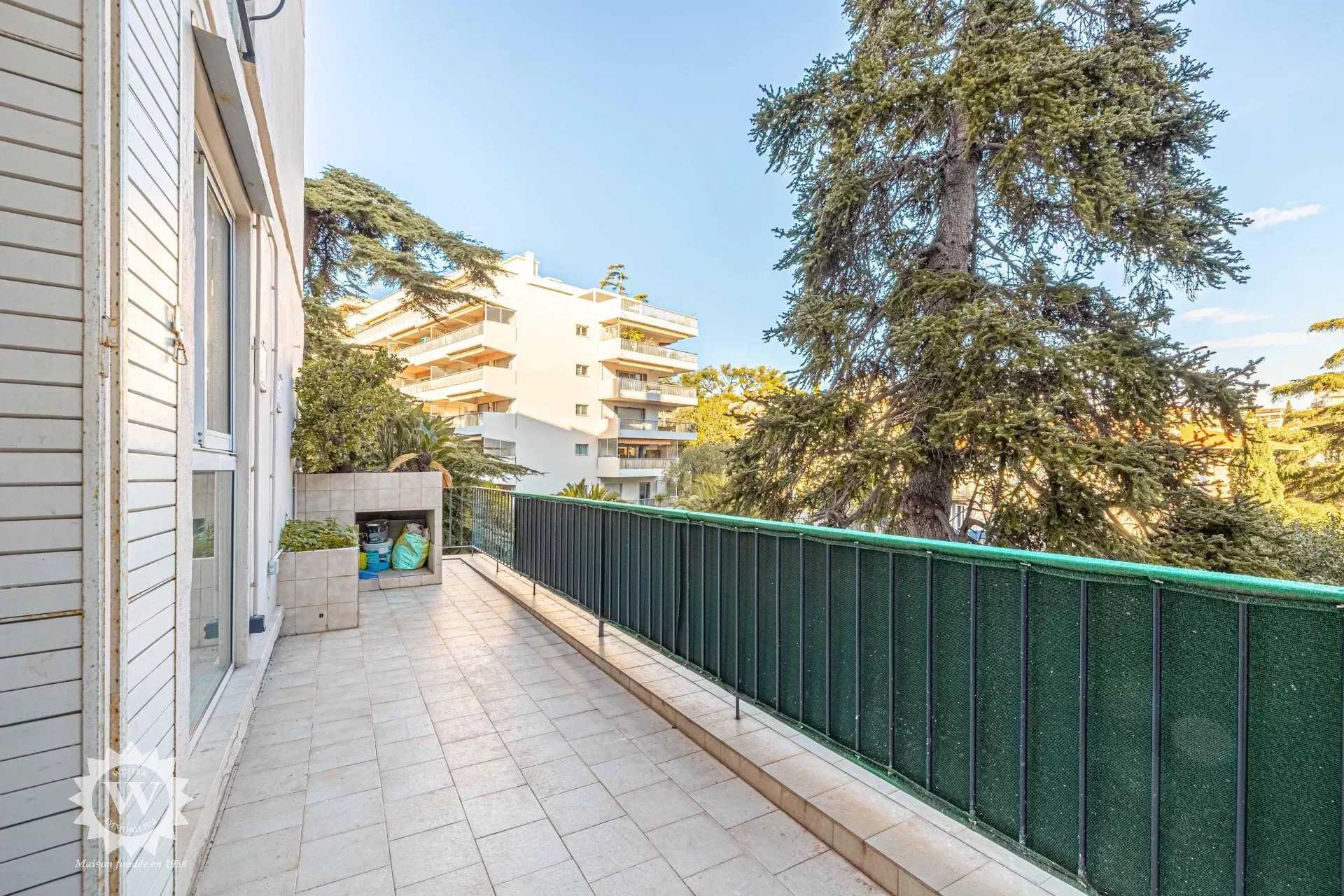Condominium dans Nice, Alpes-Maritimes 12402880