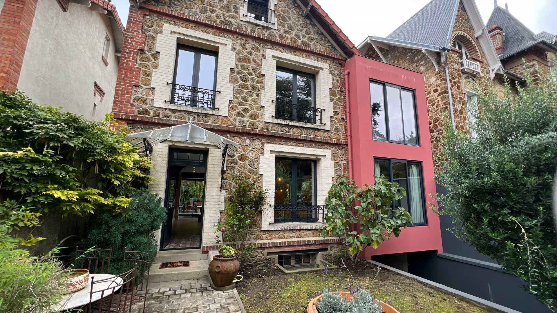 Hus i Saint-Cloud, Rue Henri Regnault 12403053