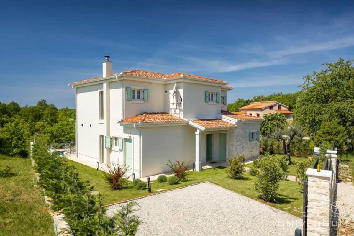 Residencial en Poreč, Istria County 12403441