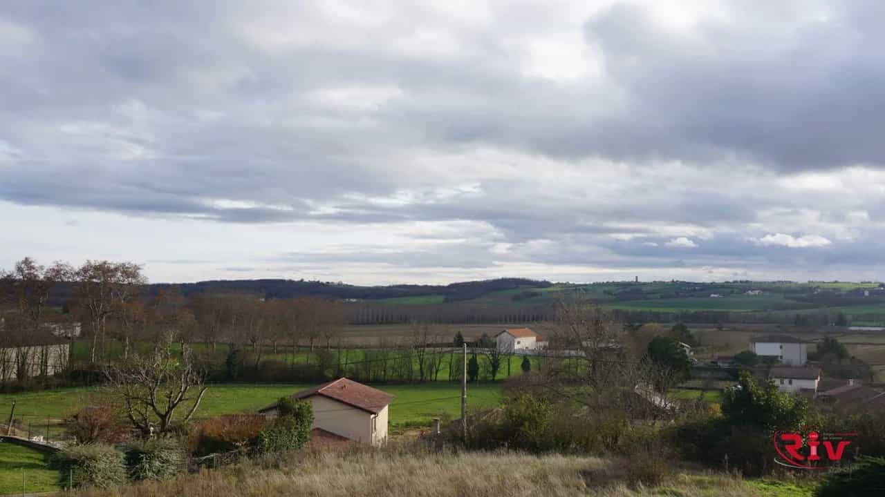 Maa sisään Luzinay, Auvergne-Rhône-Alpes 12404392