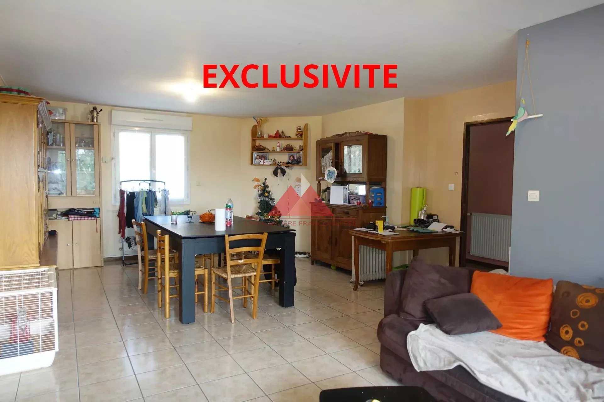 Condominium in Chateau-des-Pres, Bourgogne-Franche-Comte 12404403