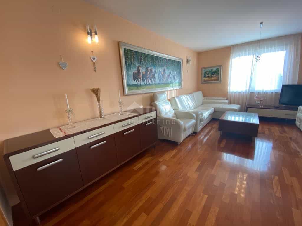 Condominium in Kastav, Primorsko-Goranska Zupanija 12404670