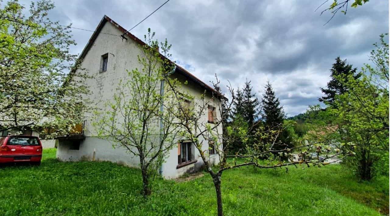 casa en Vrbovsko, Primorje-Gorski Kotar County 12404678