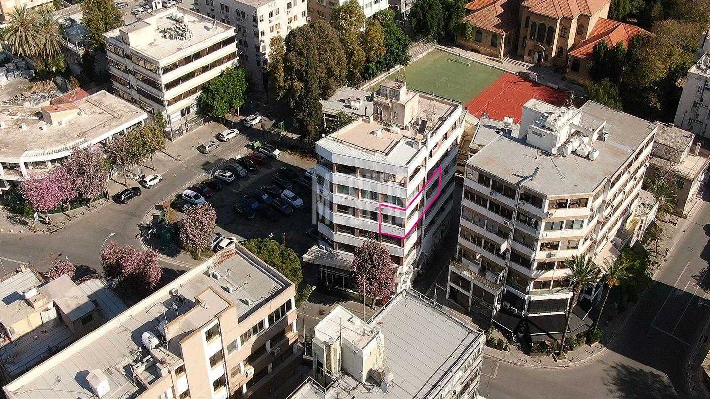 Офис в Nicosia, Nicosia 12405190
