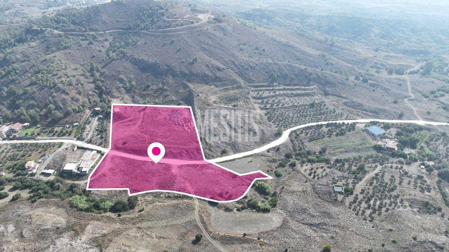 Tanah dalam Agia Varvara, Nicosia 12405193
