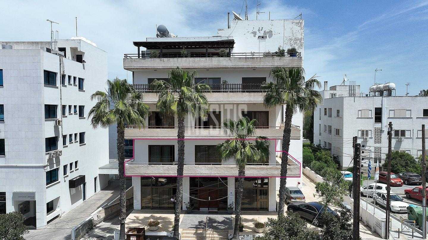 Oficina en Egkomi, Nicosia 12405195