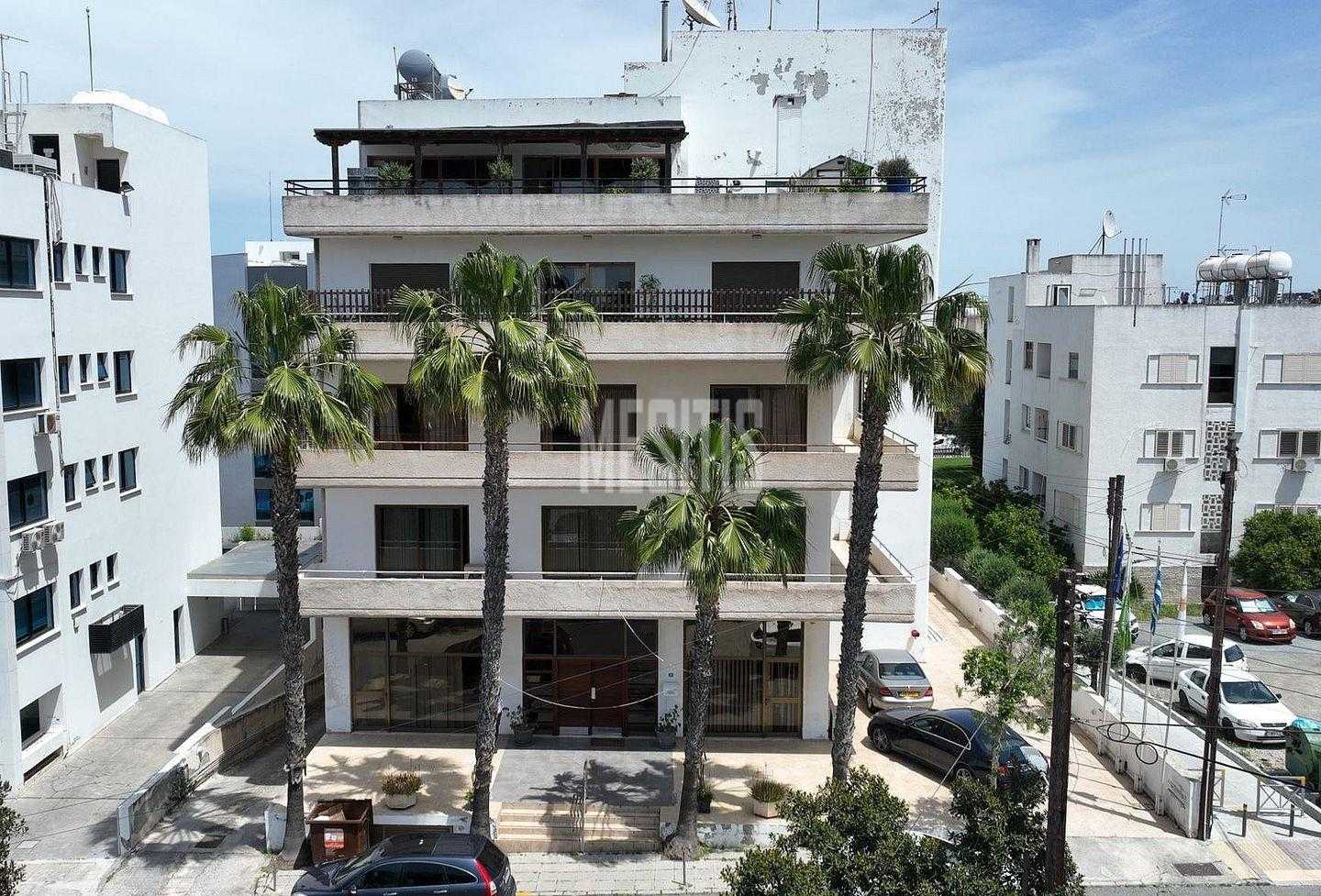 Pejabat dalam Egkomi, Nicosia 12405195