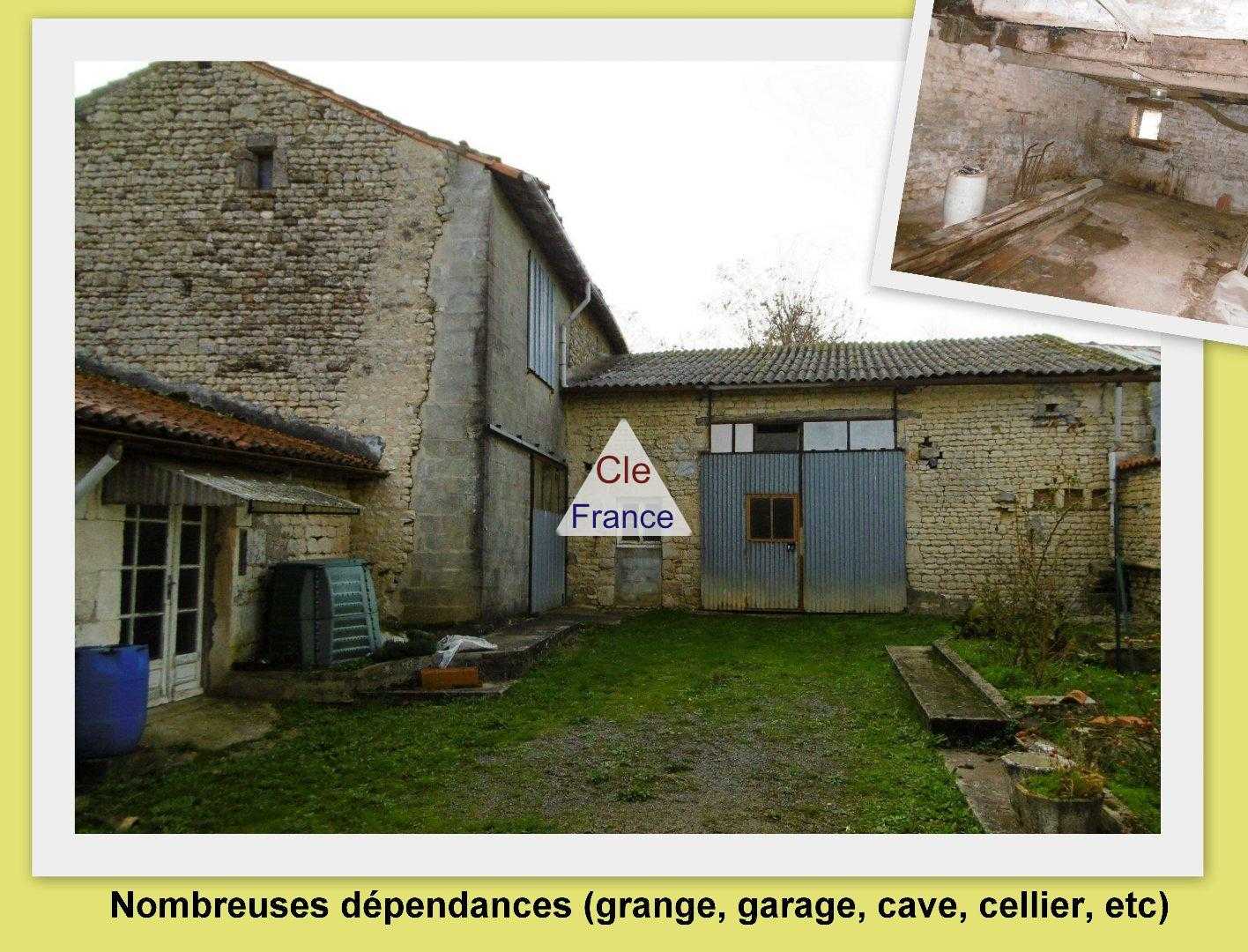 Rumah di Gourville, Nouvelle-Aquitaine 12406619