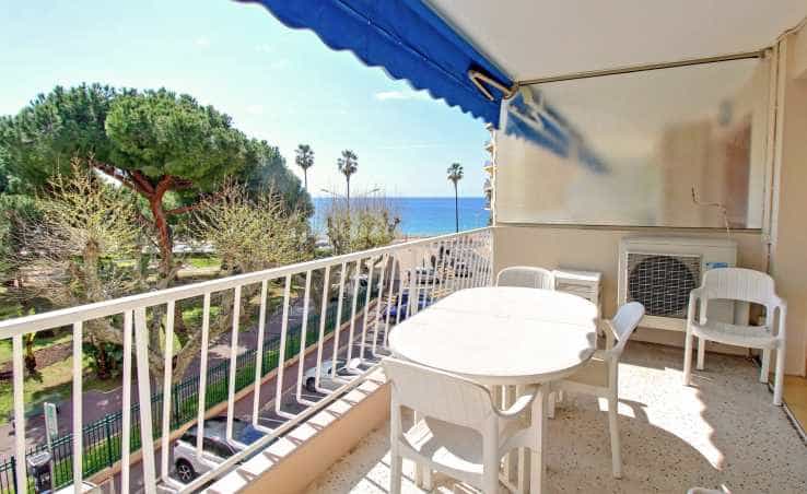 Condominium in Cannes, Provence-Alpes-Cote d'Azur 12407076
