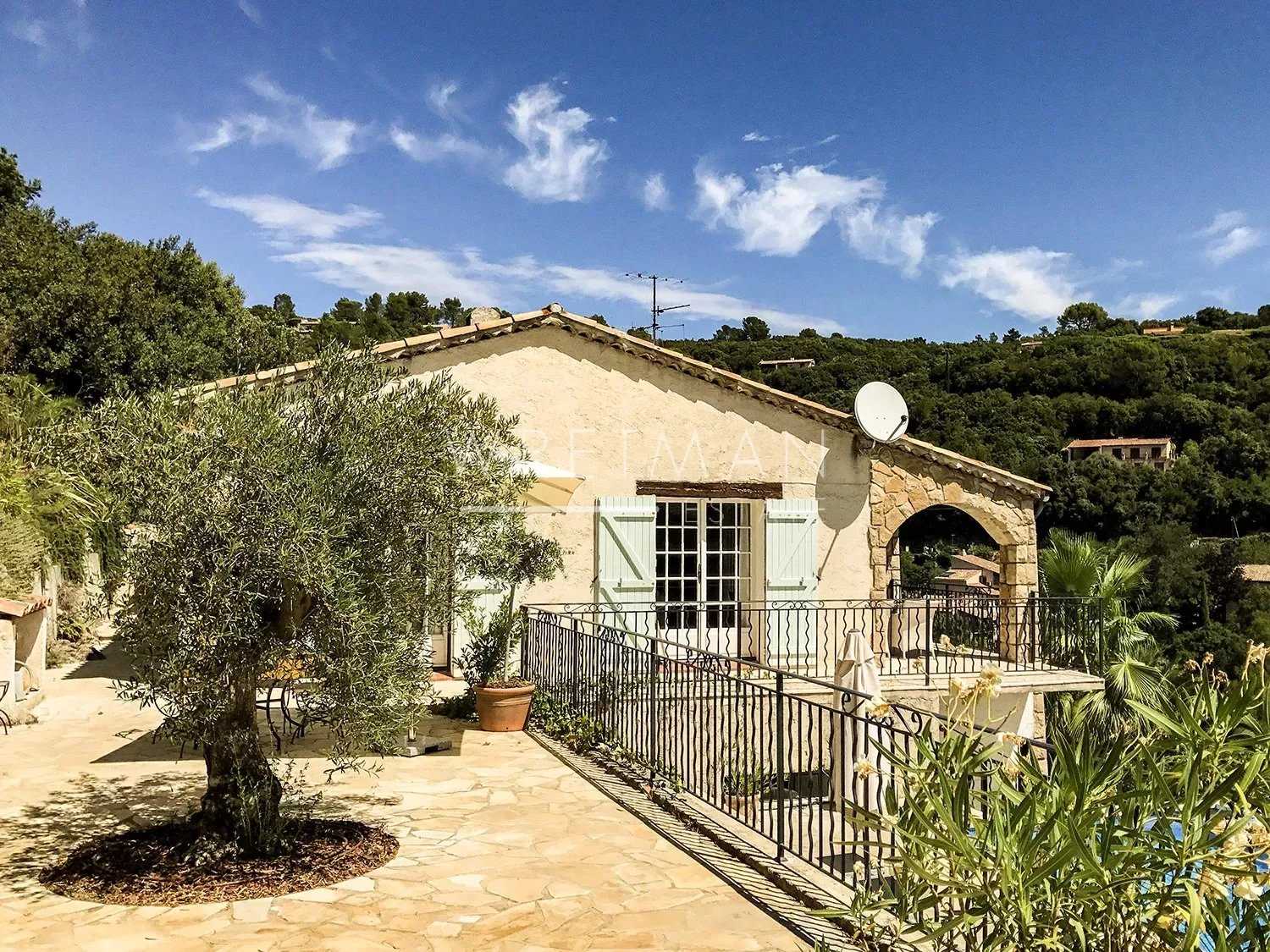 rumah dalam Montauroux, Provence-Alpes-Côte d'Azur 12407463