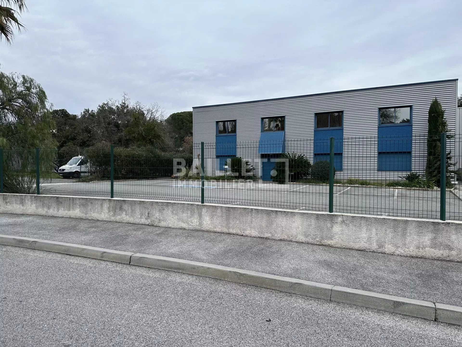 Office in Roquebrune-sur-Argens, Provence-Alpes-Cote d'Azur 12407485