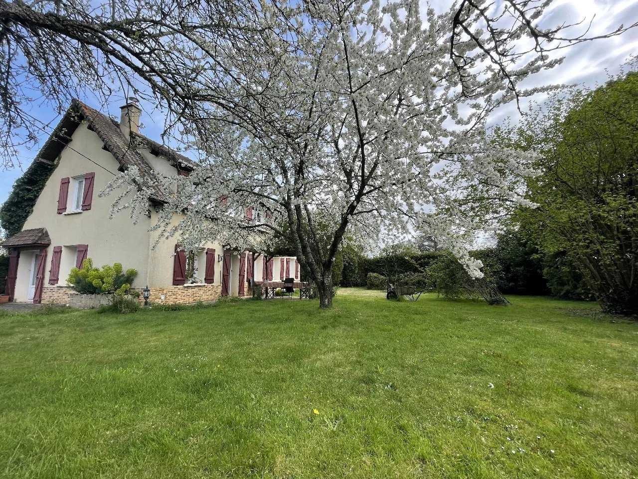 بيت في Le Mesnil-Thomas, Centre-Val de Loire 12407573
