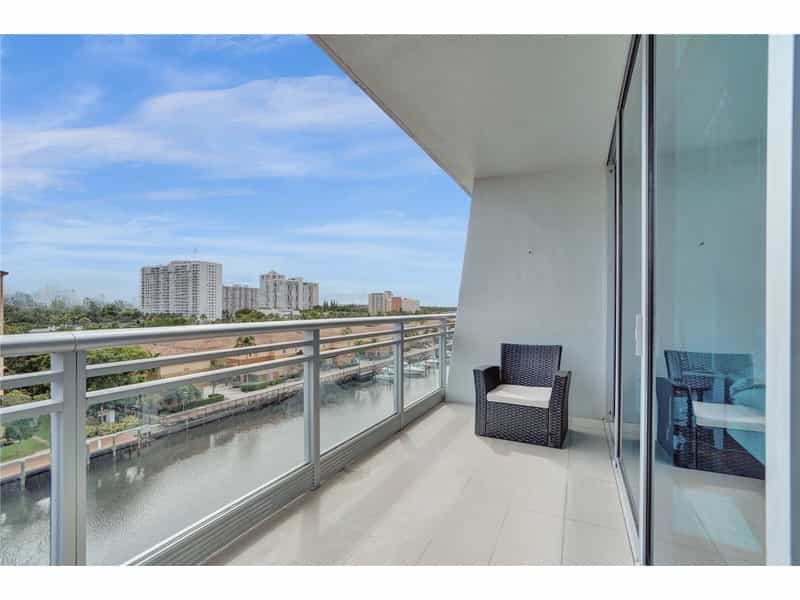 Condominium in Aventura, Florida 12408241