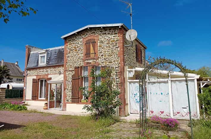 House in Saint-Planchers, Normandie 12410276