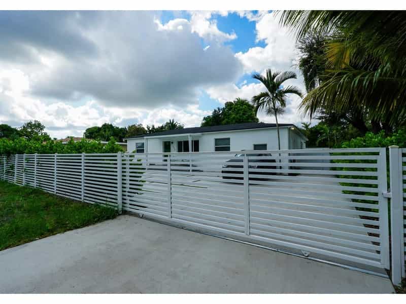 House in Miami, Florida 12410333