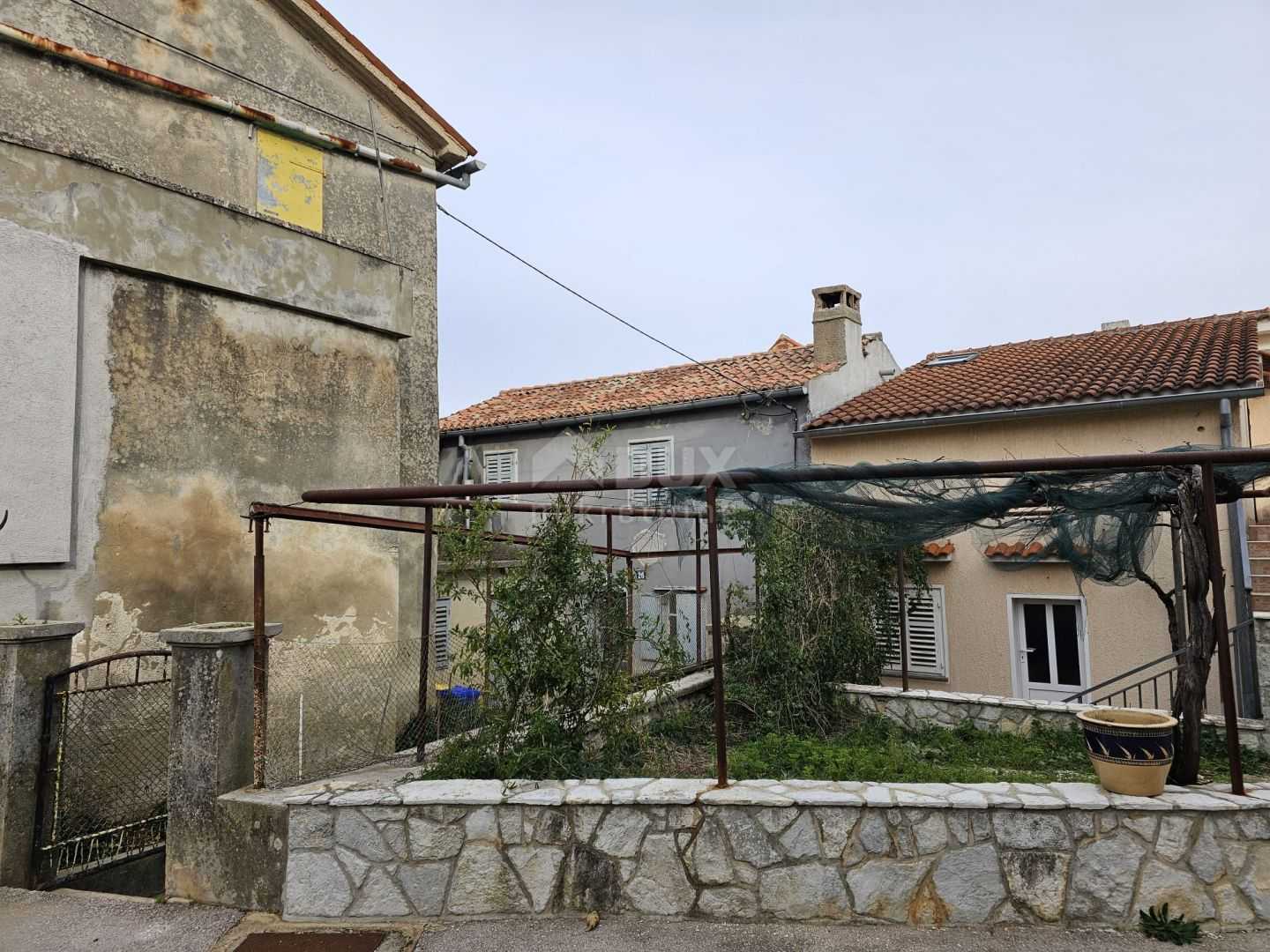 房子 在 Linardići, Primorsko-goranska županija 12410883