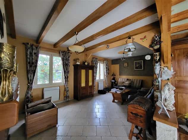 House in Availles-Limouzine, Nouvelle-Aquitaine 12411665