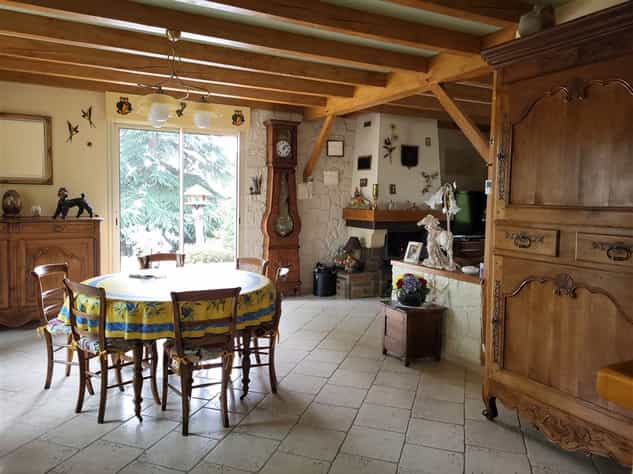 жилой дом в Availles-Limouzine, Nouvelle-Aquitaine 12411665