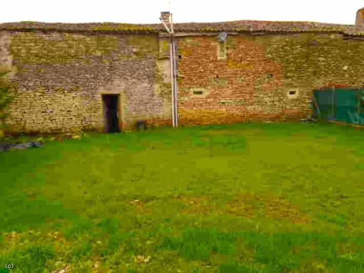房子 在 Villefagnan, Nouvelle-Aquitaine 12411684