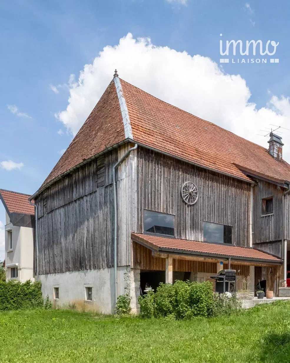 σπίτι σε Pontarlier, Bourgogne-Franche-Comte 12413080