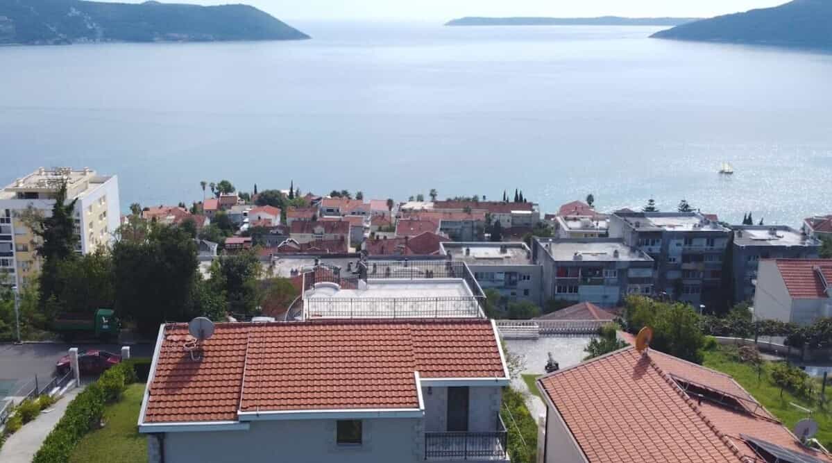 집 에 Herceg Novi, Herceg Novi Municipality 12413186