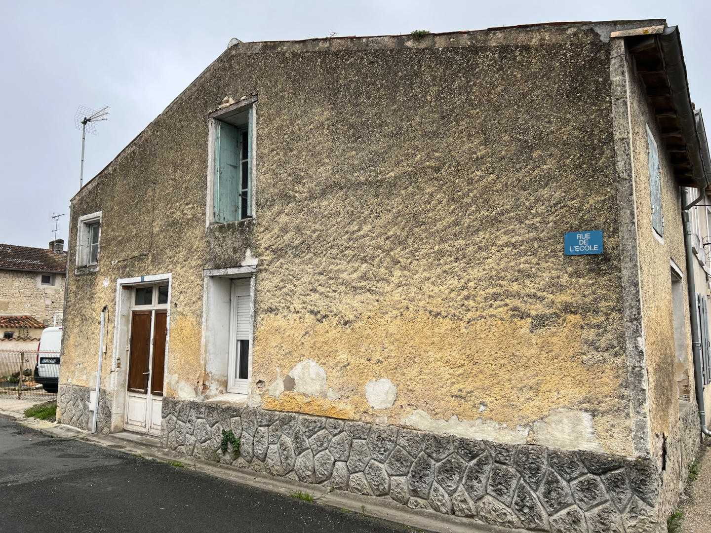 Rumah di Voissay, Nouvelle-Aquitaine 12414399