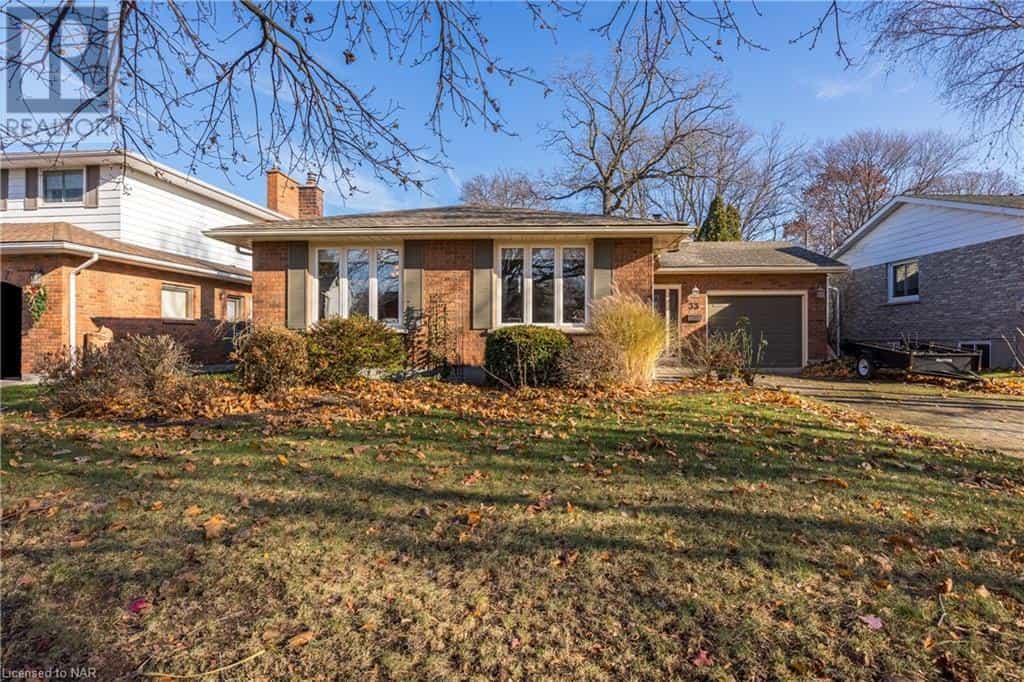 House in St. Catharines, Ontario 12414767