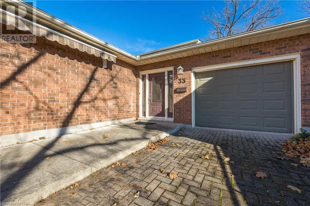 House in St. Catharines, Ontario 12414767